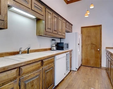 6434 Southpoint Drive - Photo Thumbnail 4
