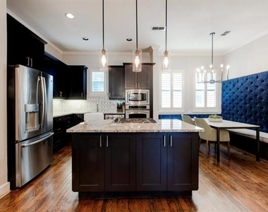 2420 Hugo Street - Photo Thumbnail 3