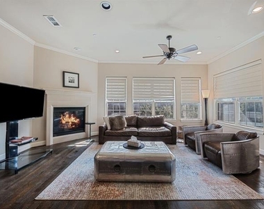 5001 Meridian Lane - Photo Thumbnail 4