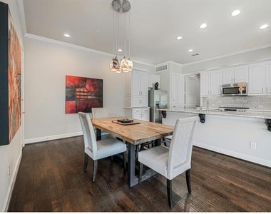 5001 Meridian Lane - Photo Thumbnail 7