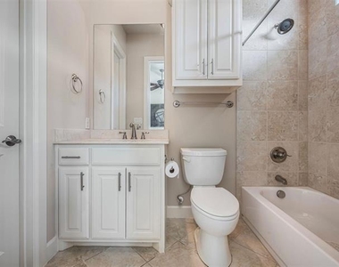 5001 Meridian Lane - Photo Thumbnail 20