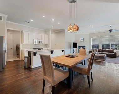 5001 Meridian Lane - Photo Thumbnail 8