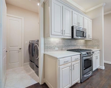 5001 Meridian Lane - Photo Thumbnail 10
