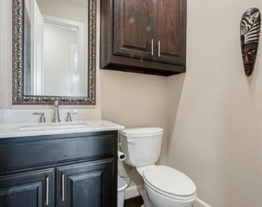 5001 Meridian Lane - Photo Thumbnail 21