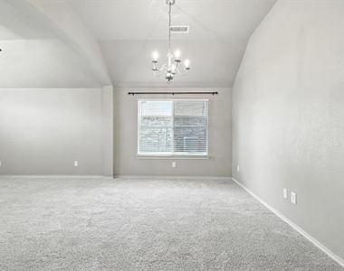 6012 Parkplace Drive - Photo Thumbnail 8