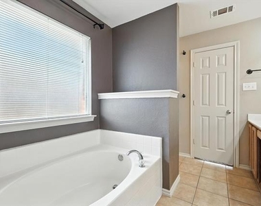 6012 Parkplace Drive - Photo Thumbnail 27