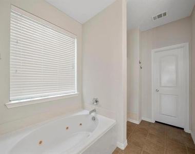 2861 Laurel Oak Drive - Photo Thumbnail 17