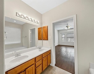 2861 Laurel Oak Drive - Photo Thumbnail 15