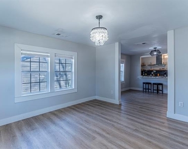 922 S Waverly Drive - Photo Thumbnail 2