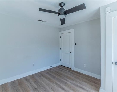 922 S Waverly Drive - Photo Thumbnail 17
