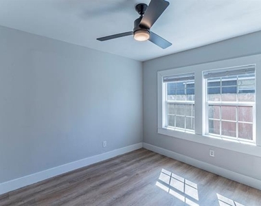 922 S Waverly Drive - Photo Thumbnail 10
