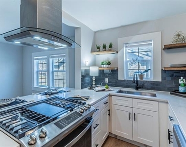 922 S Waverly Drive - Photo Thumbnail 4