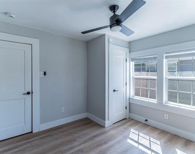 922 S Waverly Drive - Photo Thumbnail 16