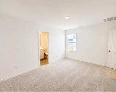 801 Wagtail Drive - Photo Thumbnail 5