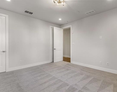 2800 Lakeside Parkway - Photo Thumbnail 25