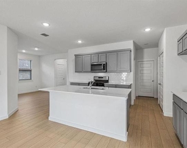 876 Sunflower Road - Photo Thumbnail 13