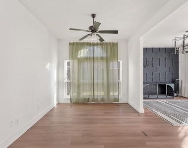 8405 Greenspoint - Photo Thumbnail 2