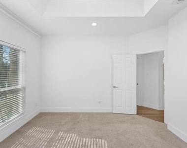 8405 Greenspoint - Photo Thumbnail 30