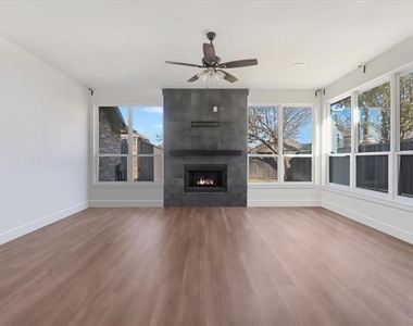 8405 Greenspoint - Photo Thumbnail 9