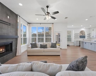 8405 Greenspoint - Photo Thumbnail 20