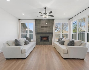 8405 Greenspoint - Photo Thumbnail 18
