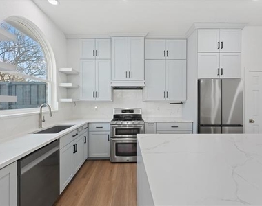 8405 Greenspoint - Photo Thumbnail 16