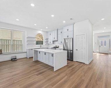 8405 Greenspoint - Photo Thumbnail 22