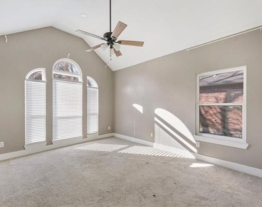 8405 Greenspoint - Photo Thumbnail 6