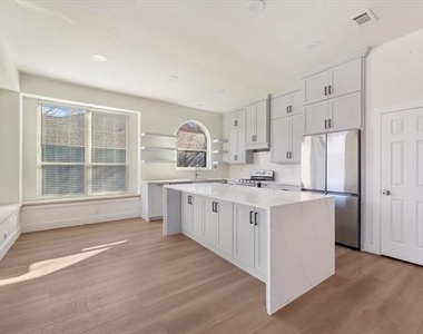8405 Greenspoint - Photo Thumbnail 10