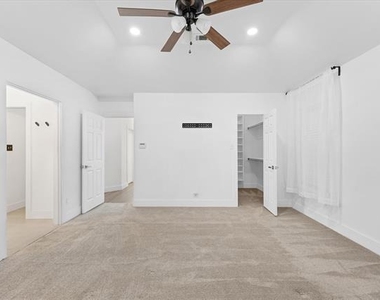 8405 Greenspoint - Photo Thumbnail 32