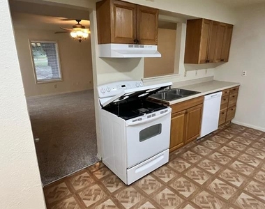 1408 Arvel Circle - Photo Thumbnail 4