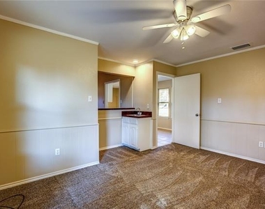 102 Teakwood Drive - Photo Thumbnail 33