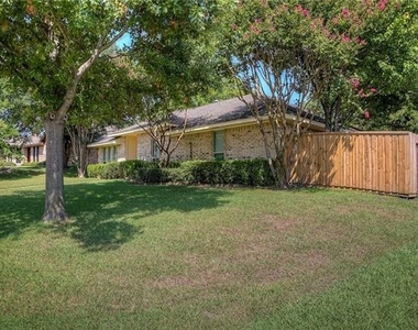 102 Teakwood Drive - Photo Thumbnail 5