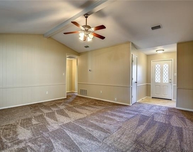 102 Teakwood Drive - Photo Thumbnail 6