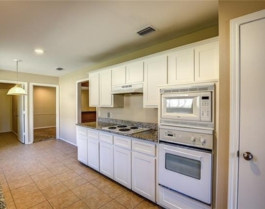 102 Teakwood Drive - Photo Thumbnail 21