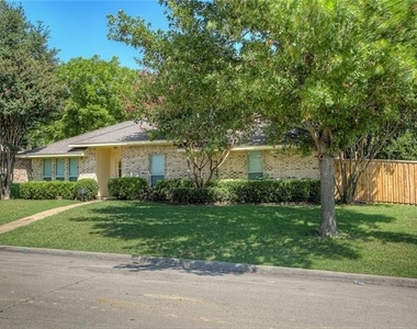 102 Teakwood Drive - Photo Thumbnail 2