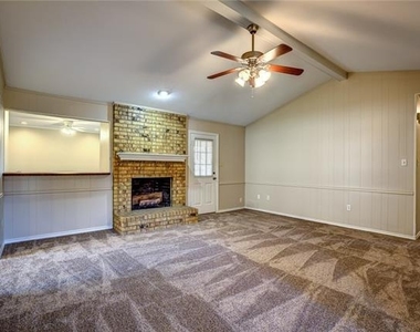 102 Teakwood Drive - Photo Thumbnail 12
