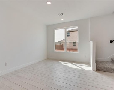 3113 Cordelia Drive - Photo Thumbnail 6