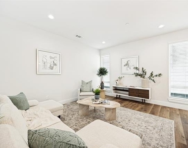 5637 Live Oak Street - Photo Thumbnail 3
