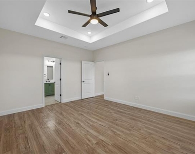 5804 Houghton Avenue - Photo Thumbnail 9