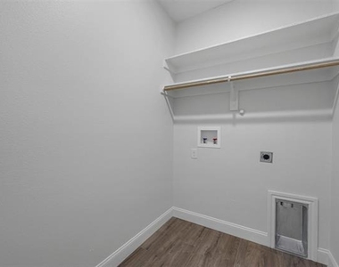 5804 Houghton Avenue - Photo Thumbnail 16