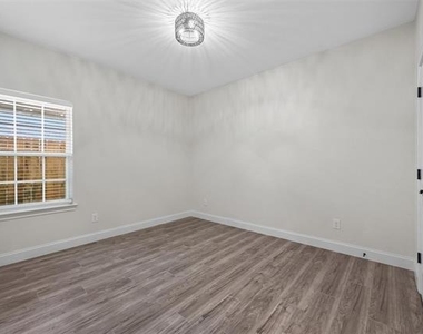5804 Houghton Avenue - Photo Thumbnail 13