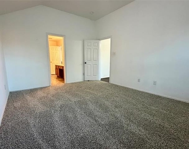 1201 Cumberland Court - Photo Thumbnail 13
