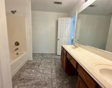 1201 Cumberland Court - Photo Thumbnail 15