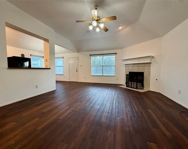 1201 Cumberland Court - Photo Thumbnail 6