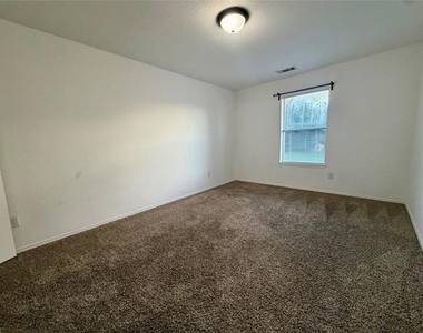 1201 Cumberland Court - Photo Thumbnail 19