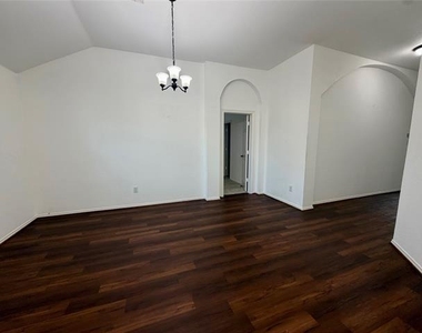 1201 Cumberland Court - Photo Thumbnail 4