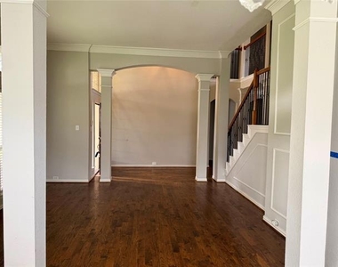 4309 Wingren Drive - Photo Thumbnail 6