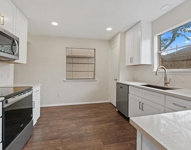 4007 Ridgebrook Drive - Photo Thumbnail 6