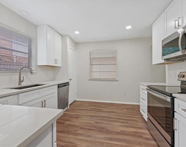 4005 Ridgebrook Drive - Photo Thumbnail 6